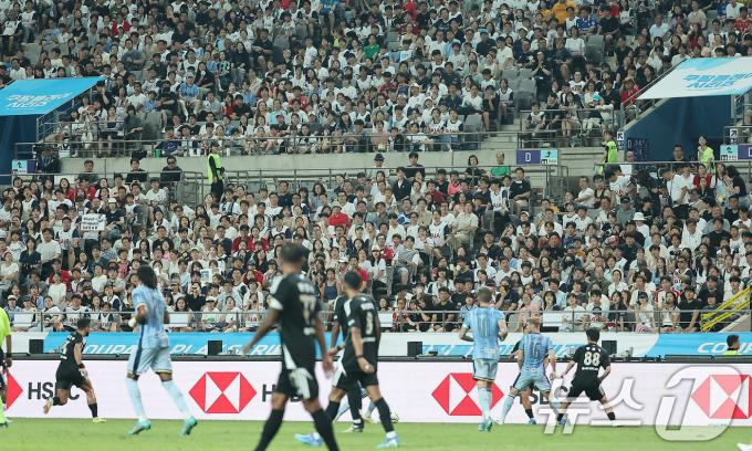 [사진] '한 여름밤 축구의 열기 속으로'