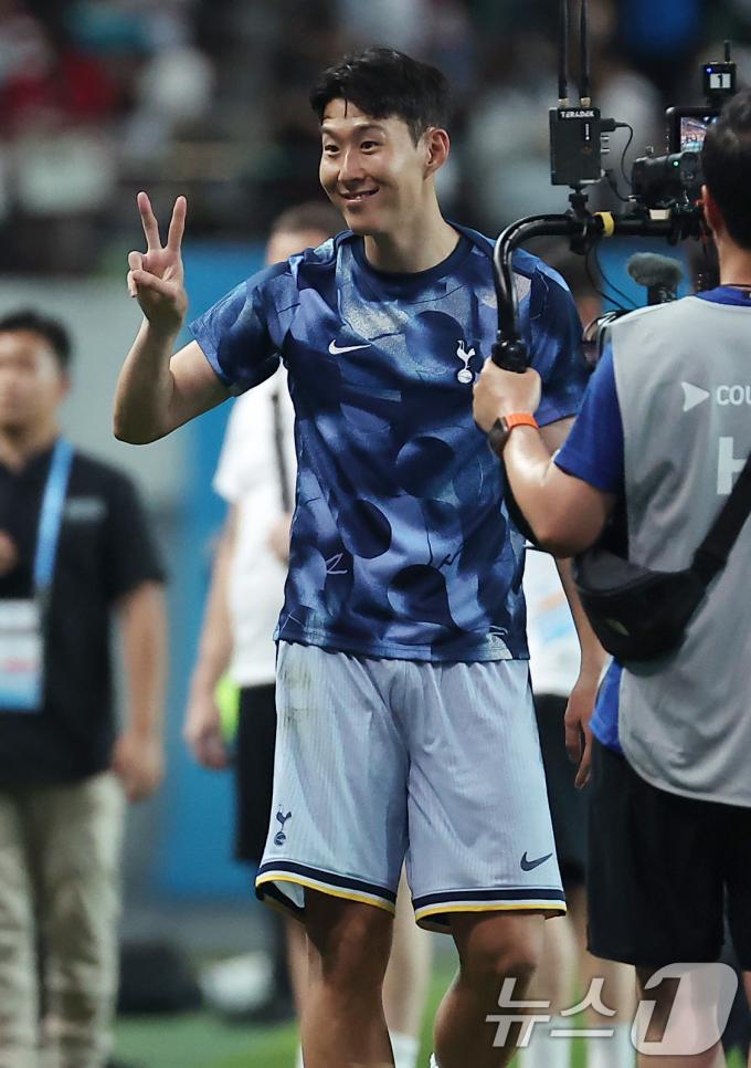 [사진] 손흥민, 귀엽게 브이!