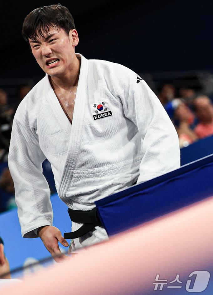 [사진] 한주엽 '아쉬움 참고'