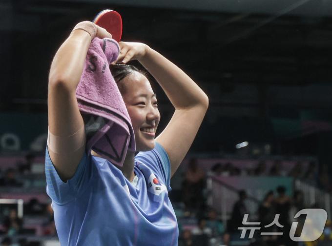 [사진] 미소 짓는 신유빈