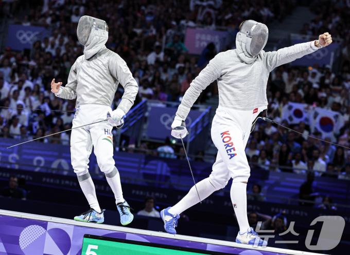 대한민국 펜싱 대표팀 박상원이 1일(한국시간) 프랑스 파리 그랑 팔레에서 열린 2024 파리올림픽