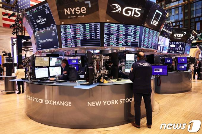 미국 뉴욕 증권거래소(NYSE) 트레이딩 룸 풍경.  2022.12.21. ⓒ AFP=뉴스1 ⓒ News1 김성식 기자