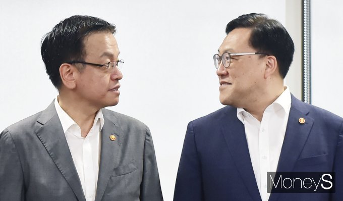 [머니S포토] 정부, 거시경제금융회의 합류한 금융위 '김병환'