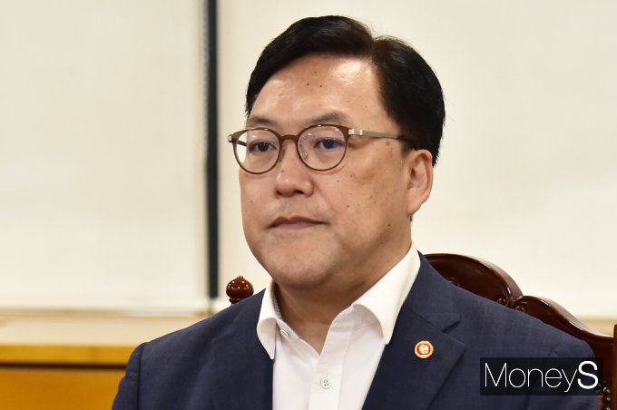 [머니S포토] 거시경제금융회의 참석한 금융위 '김병환'