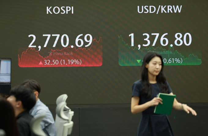 코스피 지수가 미국 금리 인하 기대감에 1일 오전 2780선에서 거래되고 있다. 사진은 지난 31일 서울 중구 하나은행 딜링룸. /사진=뉴시스