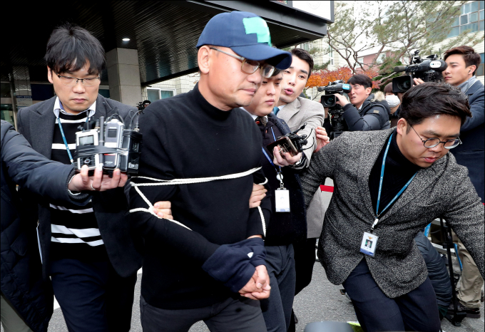 검찰이 불법 웹하드 음란물 유통 등의 혐의를 받는 양진호 한국미래기술 전 회장의 2심 판결에 불복해 항소를 제기하며 범죄수익을 반드시 추징할 것을 밝혔다. 사진은 지난 2018년  11월 16일 폭행, 마약 투약, 횡령 등 혐의로 검찰에 소환되던 를 양진호 한국미래기술 전 회장. /사진=머니투데이