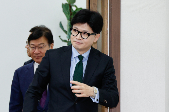 한동훈 국민의힘 대표가 정점식 정책위의장 사퇴 논란에 대해 당심·민심을 따르지 않을 수 없다고 말했다. 사진은 한 대표가 1일 서울 여의도 국회에서 열린 최고위원회의에 입장하는 모습. /사진=뉴스1
