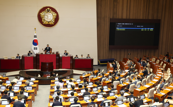 노경필·박영재 대법관 후보자에 대한 임명동의안이 국회를 통과했다. 사진은 1일 서울 여의도 국회에서 열린 제416회국회(임시회) 제2차 본회의에서 노경필·박영재 대법관 후보자 임명동의안이 가결되는 모습. /사진=뉴스1