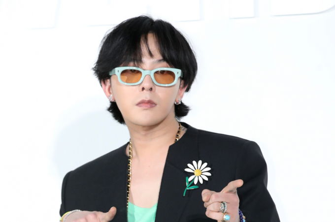 방송인 박명수가 가수 지드래곤(GD)의 컴백을 스포했다. 사진은 지난 2023년 9월 서울 강남구 코엑스에서 진행된 자신의 누나 패션 브랜드 웰던(WE11DONE) 2024 봄여름 컬렉션 '집의 흔적'(Remnants of Home) 공개 포토콜 행사에 참석한 가수 지드래곤. /사진=뉴스1