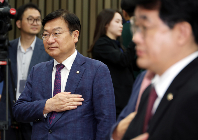 이른바 ‘친윤'(친윤석열)계 핵심으로 분류되는 정점식 국민의힘 의원이 1일 당 정책위의장 자리에서 물러나겠다고 밝혔다.사진은 이날 서울 여의도 국회에서 열린 의원총회에 참석한 정점식 국민의힘 정책위원장. /사진=뉴스1