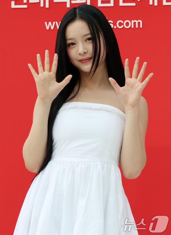 [사진] 뉴진스 하니, 오늘 귀여움 한도 초과