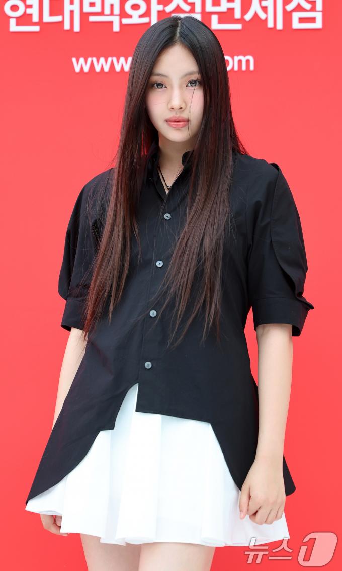[사진] 뉴진스 혜인, 모델 뺨치는 당당함