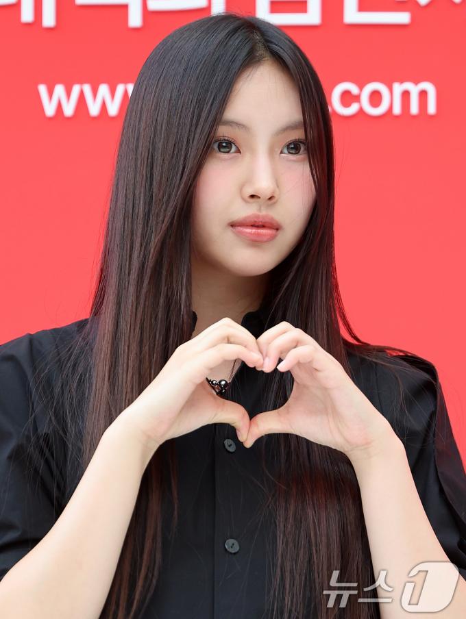 [사진] 뉴진스 혜인, 내 마음 받으세요