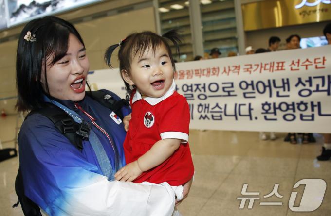 [사진] 금지현 딸 서아양, 우리 엄마가 은메달 따왔어요