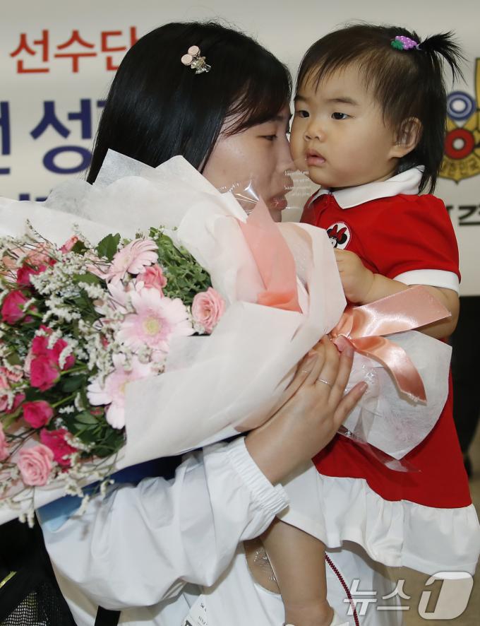 [사진] '은메달' 금지현, 우리 딸 보고 싶었어
