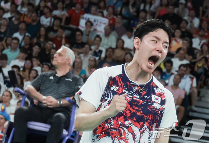 [사진] 주먹 쥔 서승재