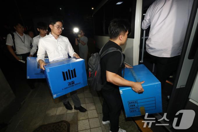[사진] 위메프 압수수색, 압수품 한가득