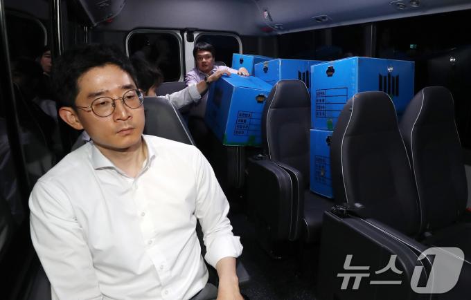 [사진] 차량 가득 실린 위메프 압수물