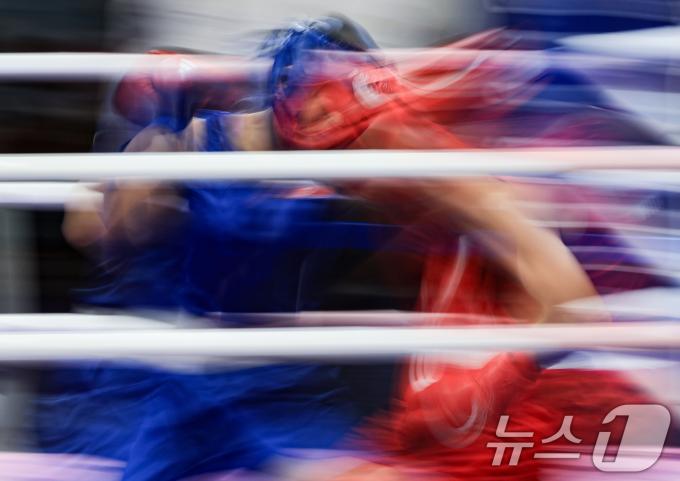 [사진] 北 방철미 '피해야 한다'
