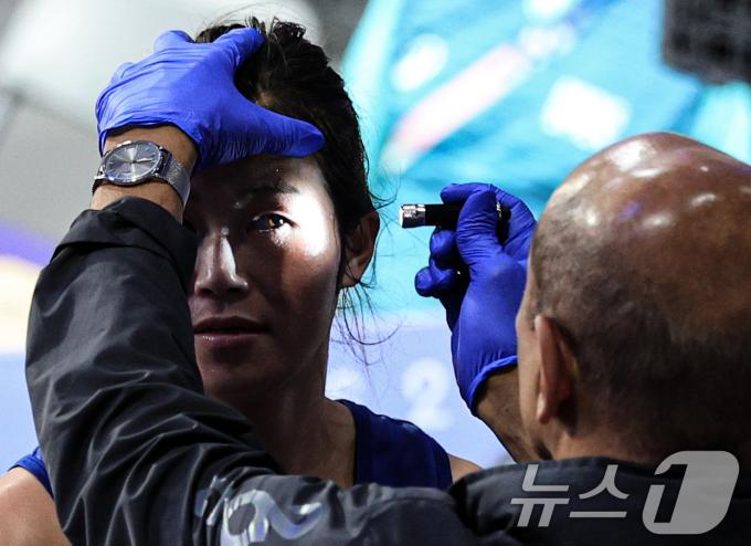 [사진] 검사 받는 北 방철미