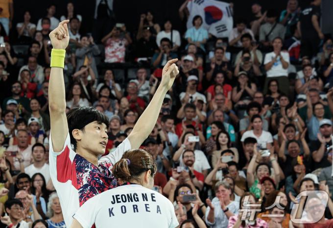 [사진] '투혼의 승리' 김원호…두 팔 벌려 환호