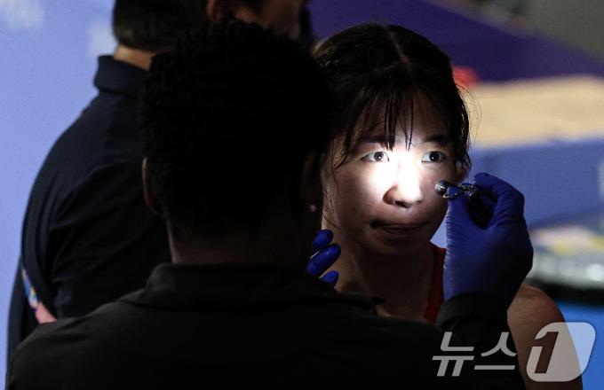 [사진] 건강 상태 확인하는 임애지