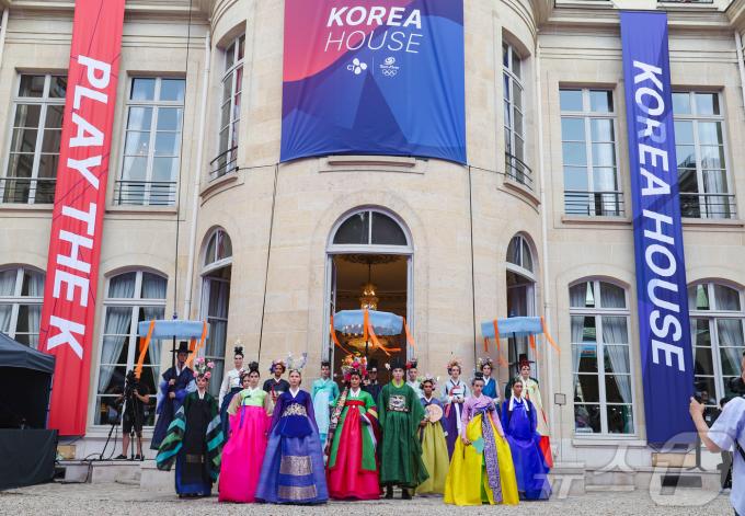 [사진] 파리에서 선보인 한복패션쇼