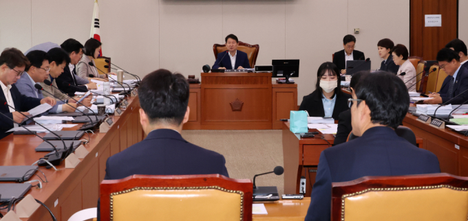 전세사기특별법을 두고 여야가 합의에 나선 가운데 여전히 공전 상태가 이어지고 있다. 사진은 지난 1일 오전 서울 여의도 국회에서 열린 국토교통위원회 제2차 국토법안심사소위원회 모습. /사진=뉴시스