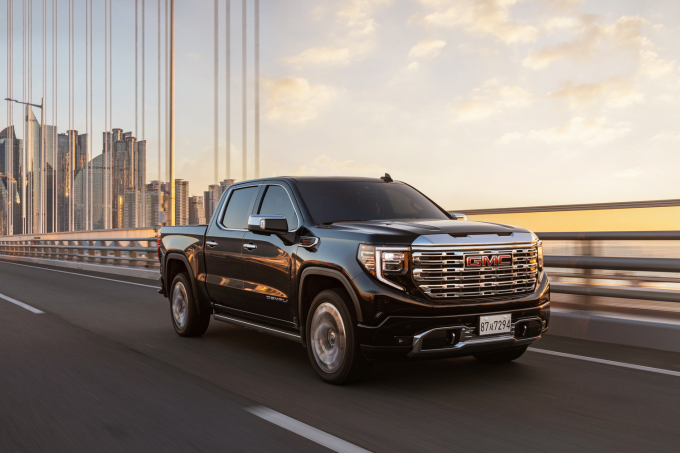GMC 시에라 온라인 구매 시 캠핑용 냉장고를 선물한다 /사진=GM