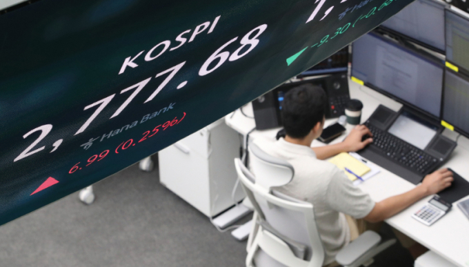 코스닥 지수가 2일 장중 790선마저 내줬다. 1일 서울 중구 하나은행 본점 딜링룸 전광판에 종가가 표시되고 있다./사진=뉴스1