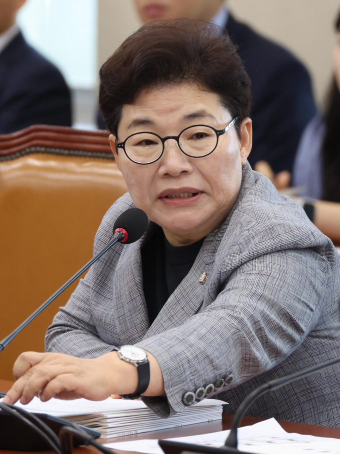 임이자 국민의힘 의원이 28일 오전 서울 여의도 국회에서 열린 환경노동위원회 전체회의에서 의사진행 발언을 하고 있다./사진제공=뉴시스
