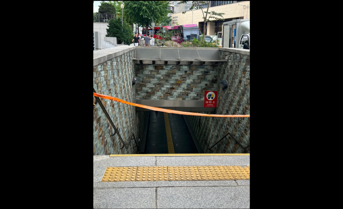  2일 새벽 서울 시내 한복판에서 60대 여성을 흉기로 살해한 남성은 70대 노숙인으로 추정된다. 사진은 이날 발생한 흉기살해 사건 현장.  /사진=뉴스1