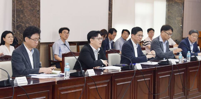 김범석 기획재정부 차관이 2일 오전 서울 종로구 정부서울청사에서 열린 '위메프, 티몬 사태 관련 관계부처 TF 3차 회의'에서 모두발언을 하고 있다./사진=뉴스1