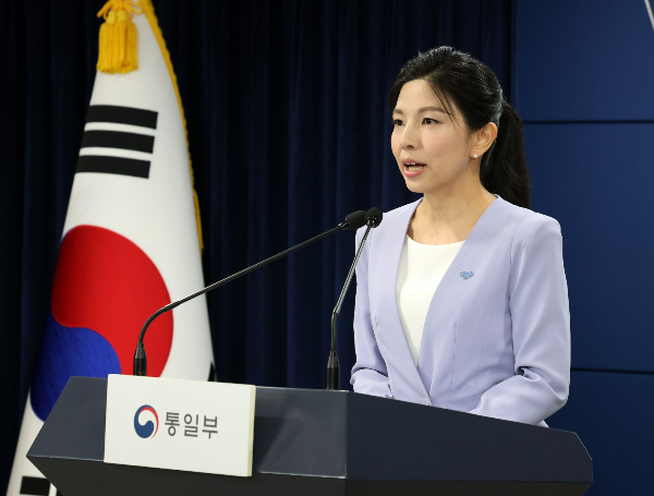 정부가 홍수 피해를 입은 북한에 인도적 지원을 제안했으나 응답 받지 못했다. 사진은 2일 서울 종로구 정부서울청사에서 정례브리핑을 하고 있는 김인애 통일부 대변인. /사진=뉴시스