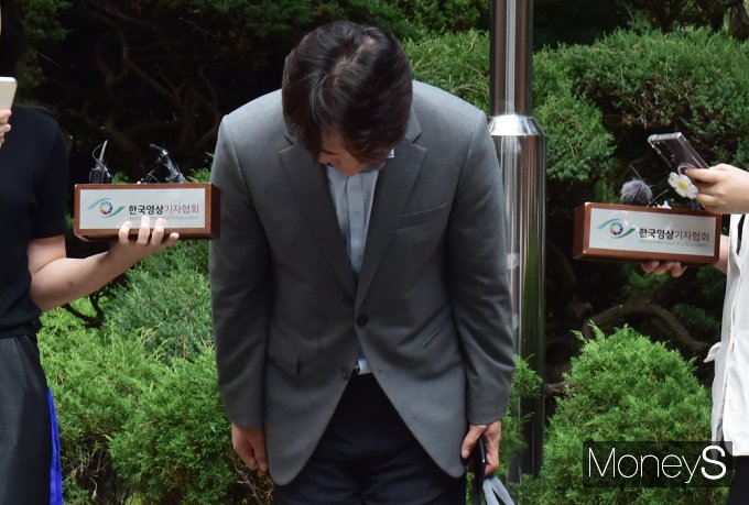 ▲ 서울회생법원 출석 '류화현' 위메프 대표, 입장발표 앞서 국민 앞 사과