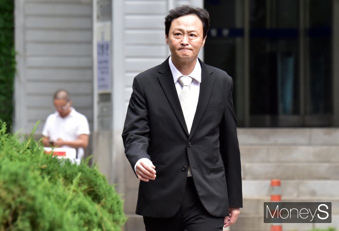 [머니S포토] 회생법원, 대표자 심문 비공개 진행속 출석하는 '류광진'