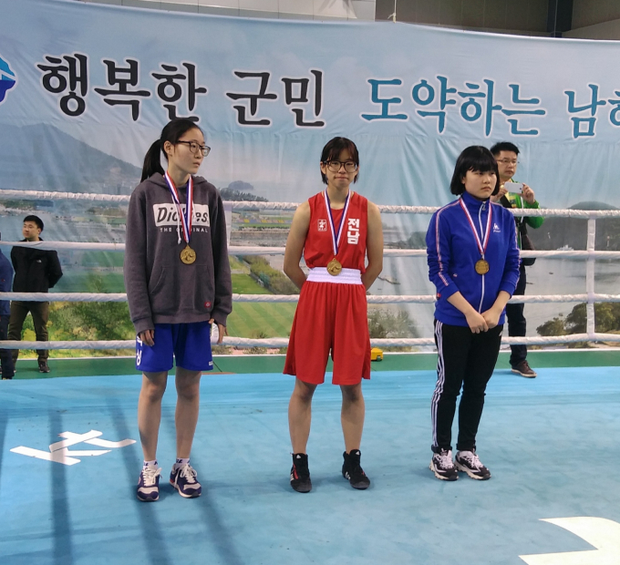   2015년 제47회 전국종별신인선수권대회 여자고등부 -51kg 금메달 획득 당시 임애지 선수(가운데, 전남기술과학고 1학년 재학)/전남도교육청              