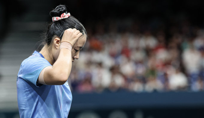 한국 탁구대표팀 신유빈이 세계 랭킹 4위 첸멍을 넘어서지 못하며 4강에서 패했다. 사진은 2일(한국시각) 사우스 파리 아레나 4에서 열린 2024 파리올림픽 탁구 여자 단식 준결승 경기 중인 신유빈. /사진=뉴스1 