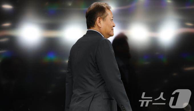 [사진] 이상민 행안장관 “25만원법, 과도한 재정부담 초래