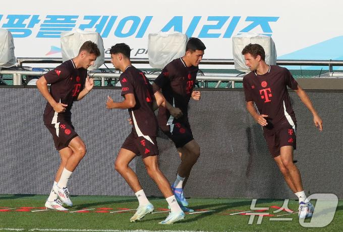 [사진] 오픈 트레이닝 나선 김민재