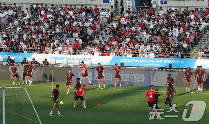 [사진] 오픈 트레이닝 나선 바이에른 뮌헨