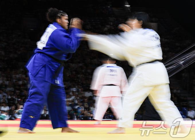 [사진] 빠른 공격 이어가는 김하윤