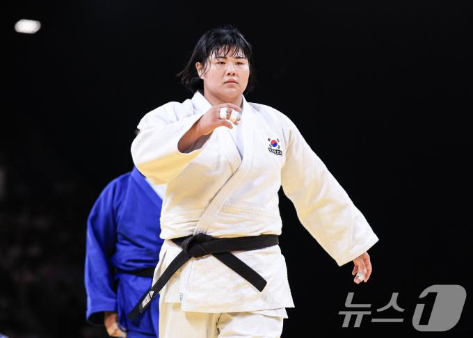 [사진] 김하윤 '올림픽 첫 승 신고'