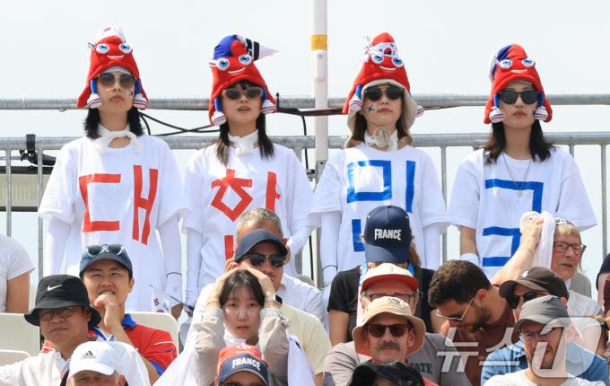 [사진] 한국 선수들 응원하는 관중들