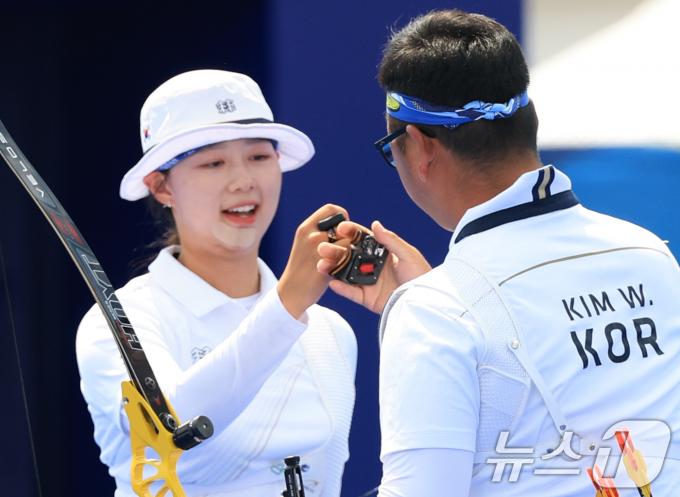 [사진] 김우진·임시현 '좋다 좋아'