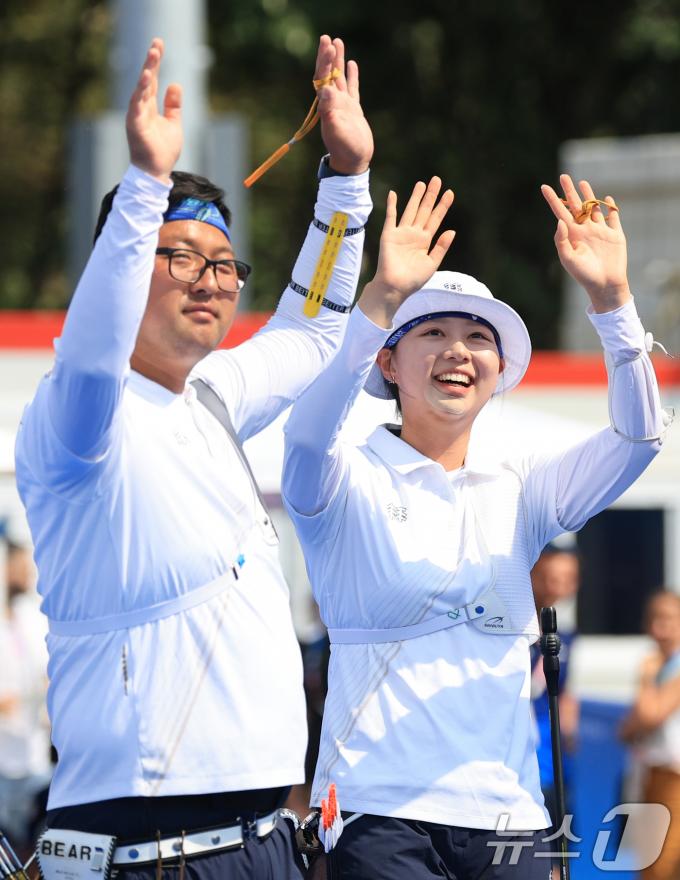 [사진] 김우진·임시현 '금메달 결정전 진출'
