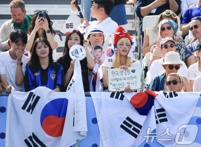 [사진] 한국 양궁 대표팀을 응원해