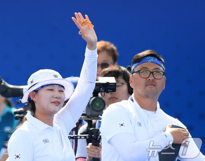 [사진] 김우진·임시현 '금메달의 주인공'