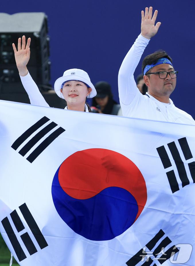 [사진] 김우진·임시현 '도쿄 올림픽에 이어 대회 2연패'