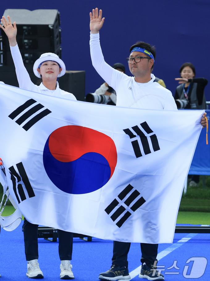 [사진] 김우진·임시현 '도쿄에서 파리까지…대회 2연패'